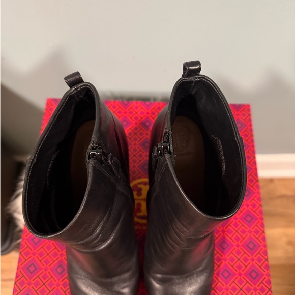 TORY BURCH Grove 100MM
Bootie Black Leather - Picture 5 of 7
